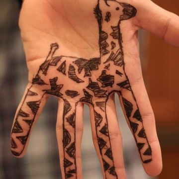Giraffe drawing in hand